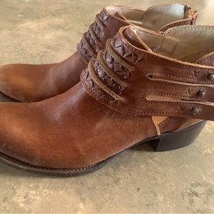 Freebird Slay ankle booties size 8